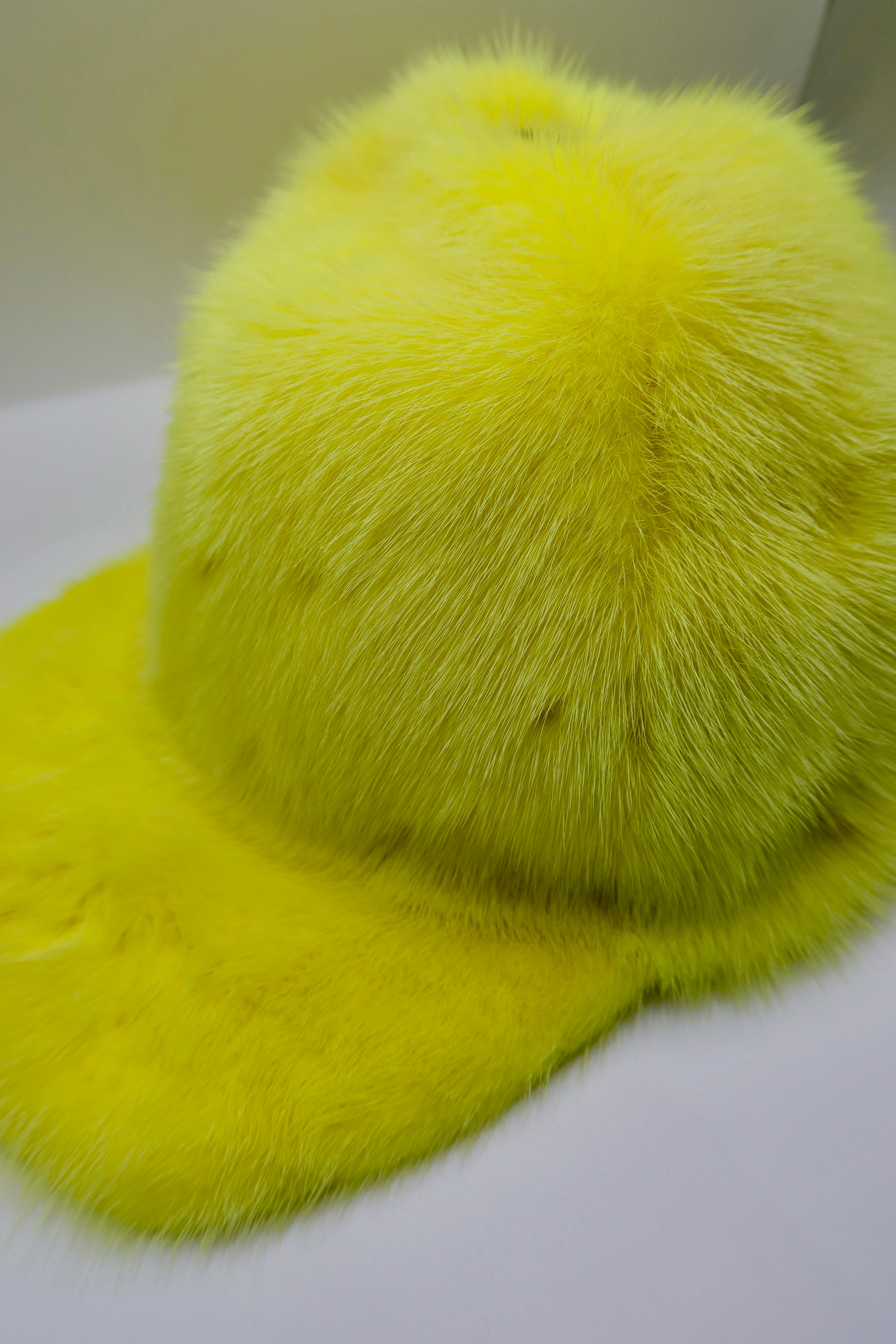 BERRETTO CON VISIERA IN VISONE