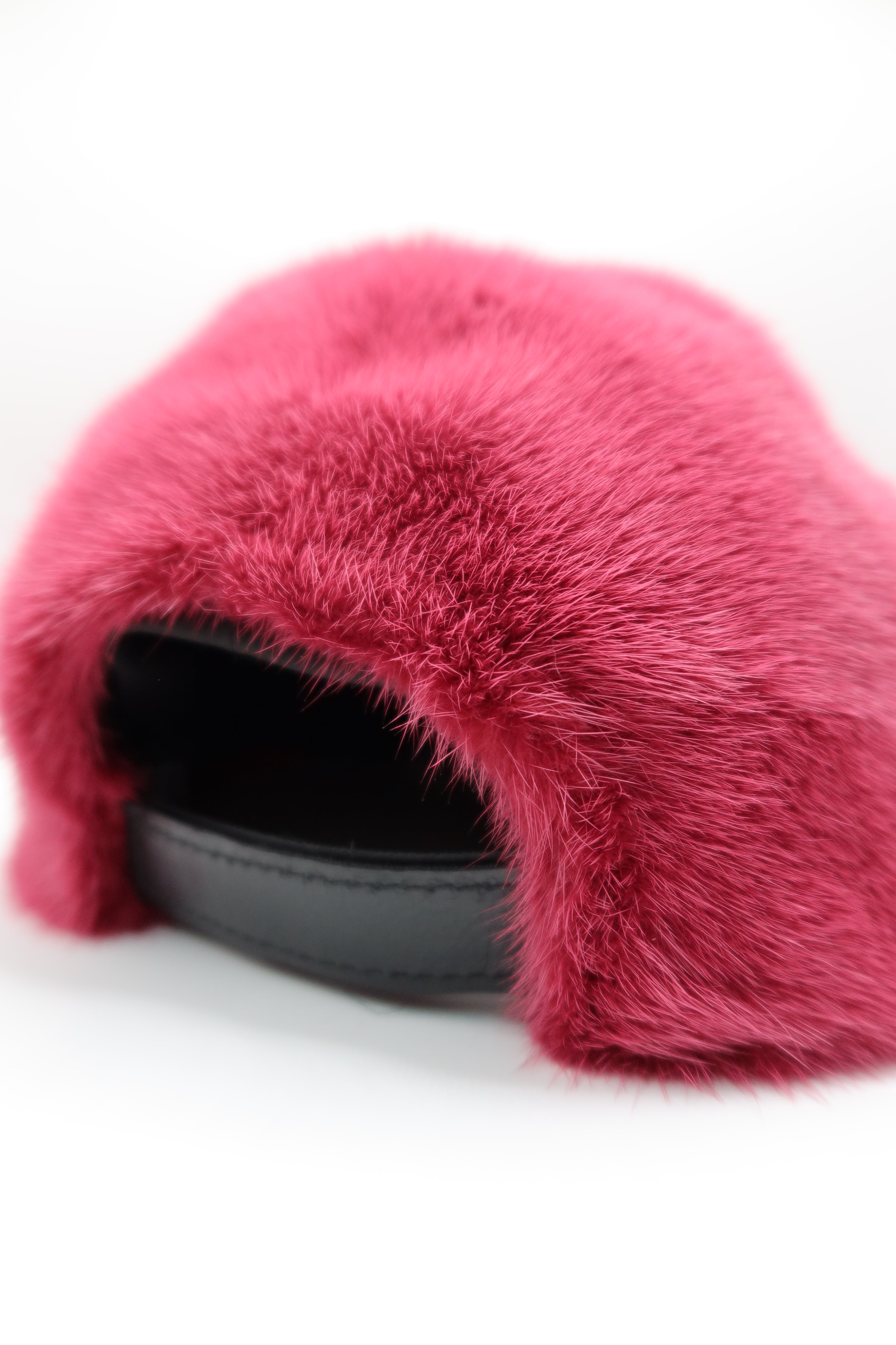 BERRETTO CON VISIERA IN VISONE