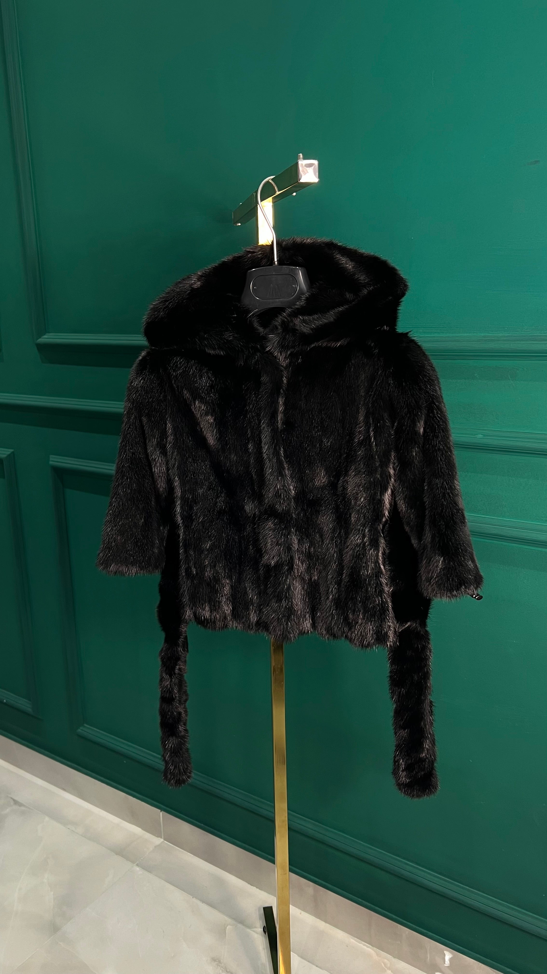 PRE ORDINE- Visone Basic Black Baby