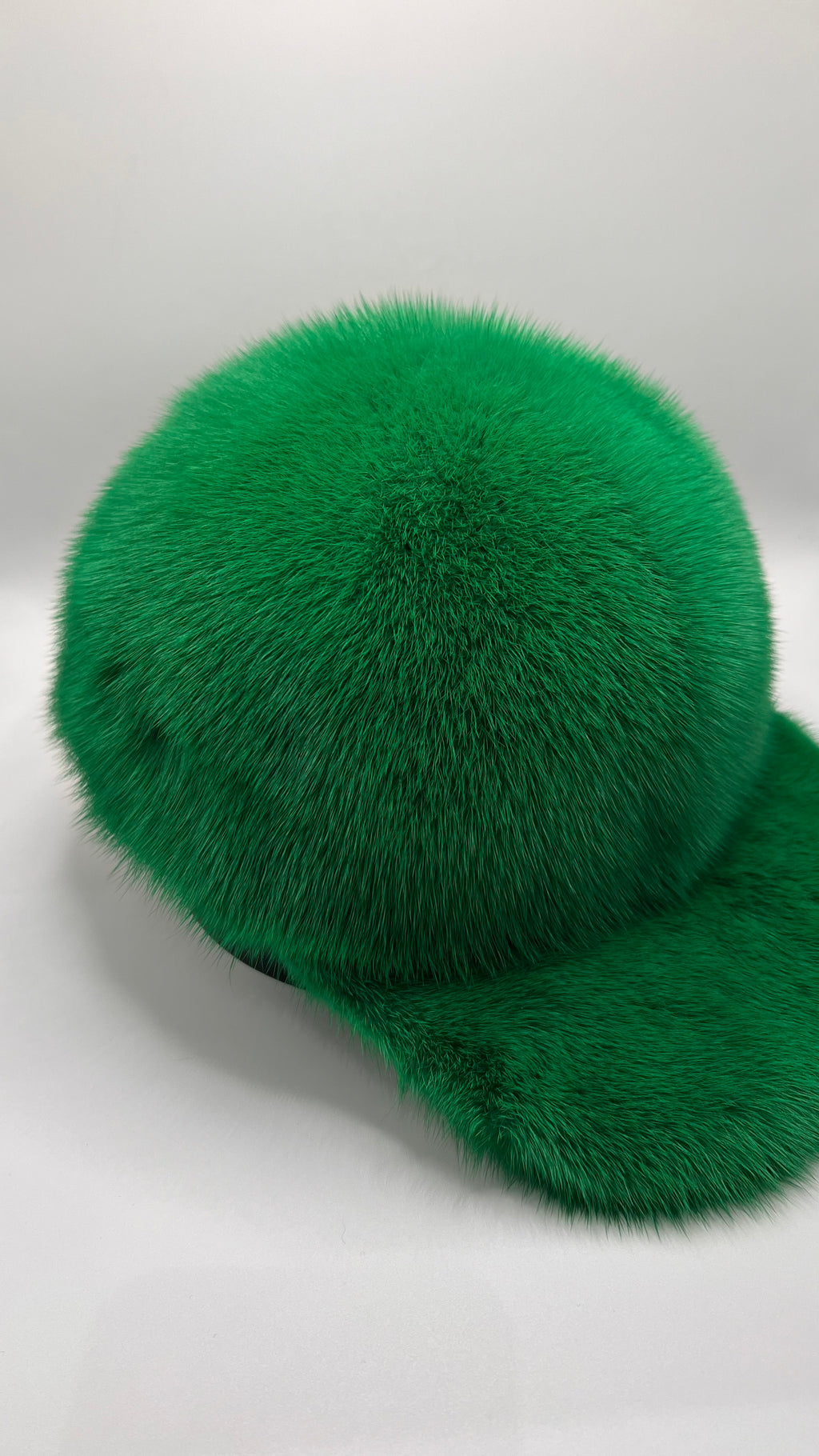 BERRETTO CON VISIERA IN VISONE