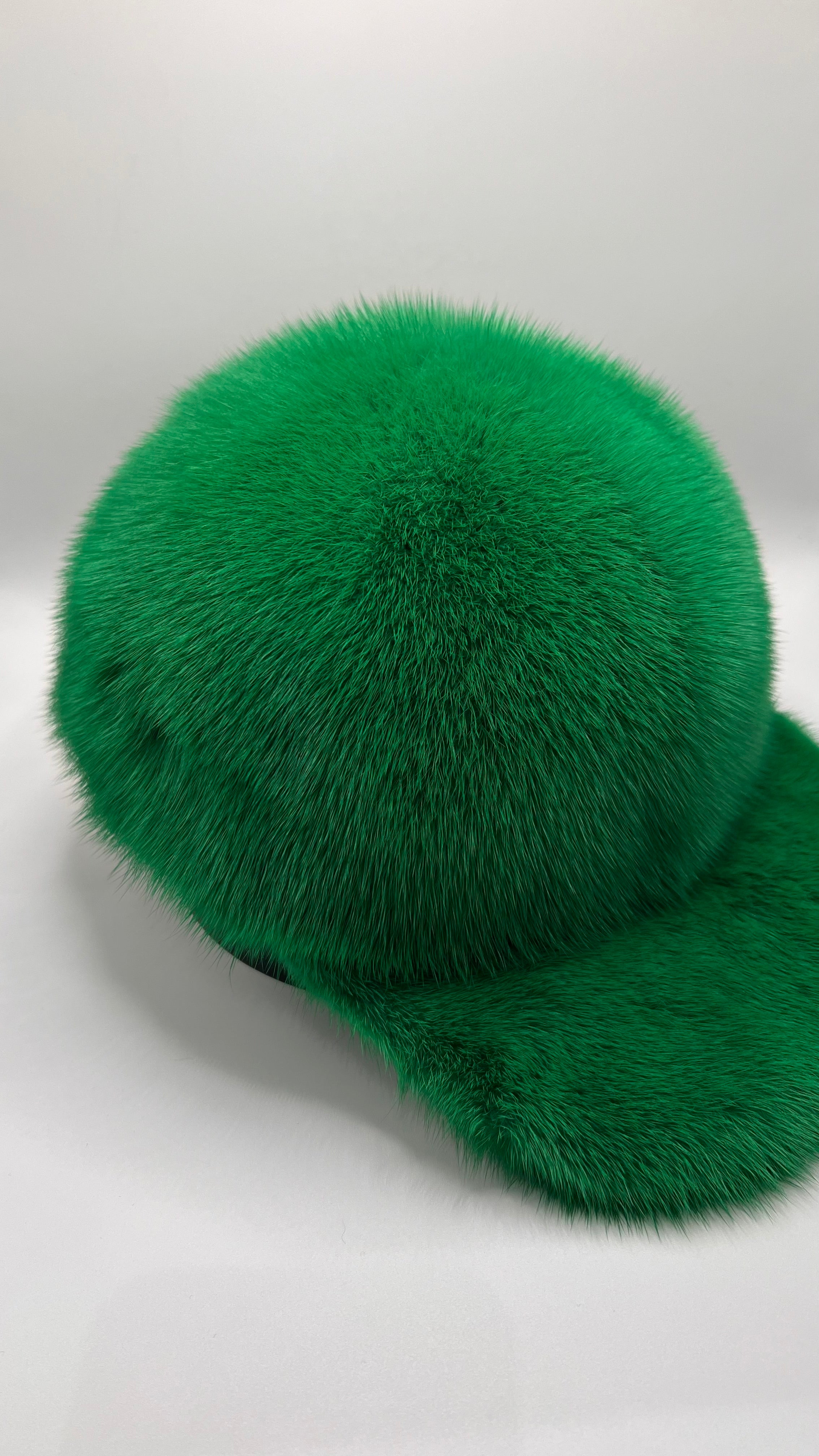 BERRETTO CON VISIERA IN VISONE