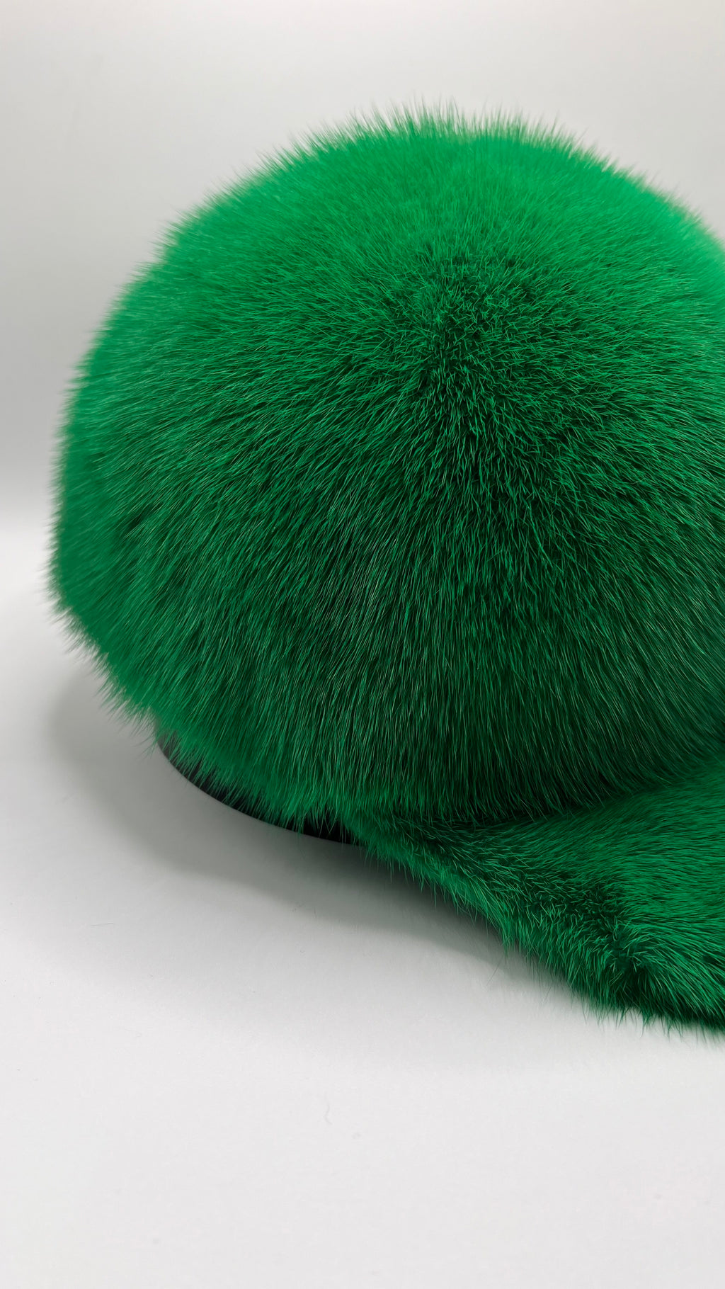 BERRETTO CON VISIERA IN VISONE