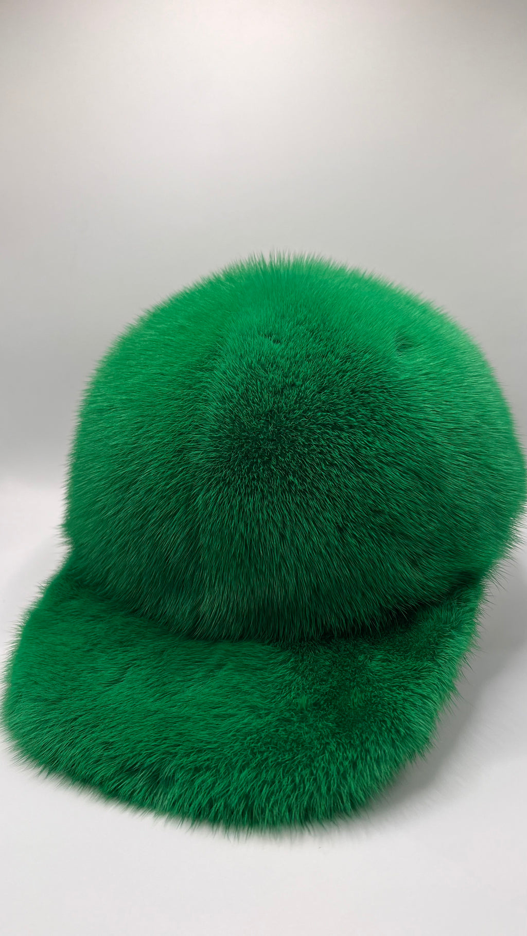 BERRETTO CON VISIERA IN VISONE