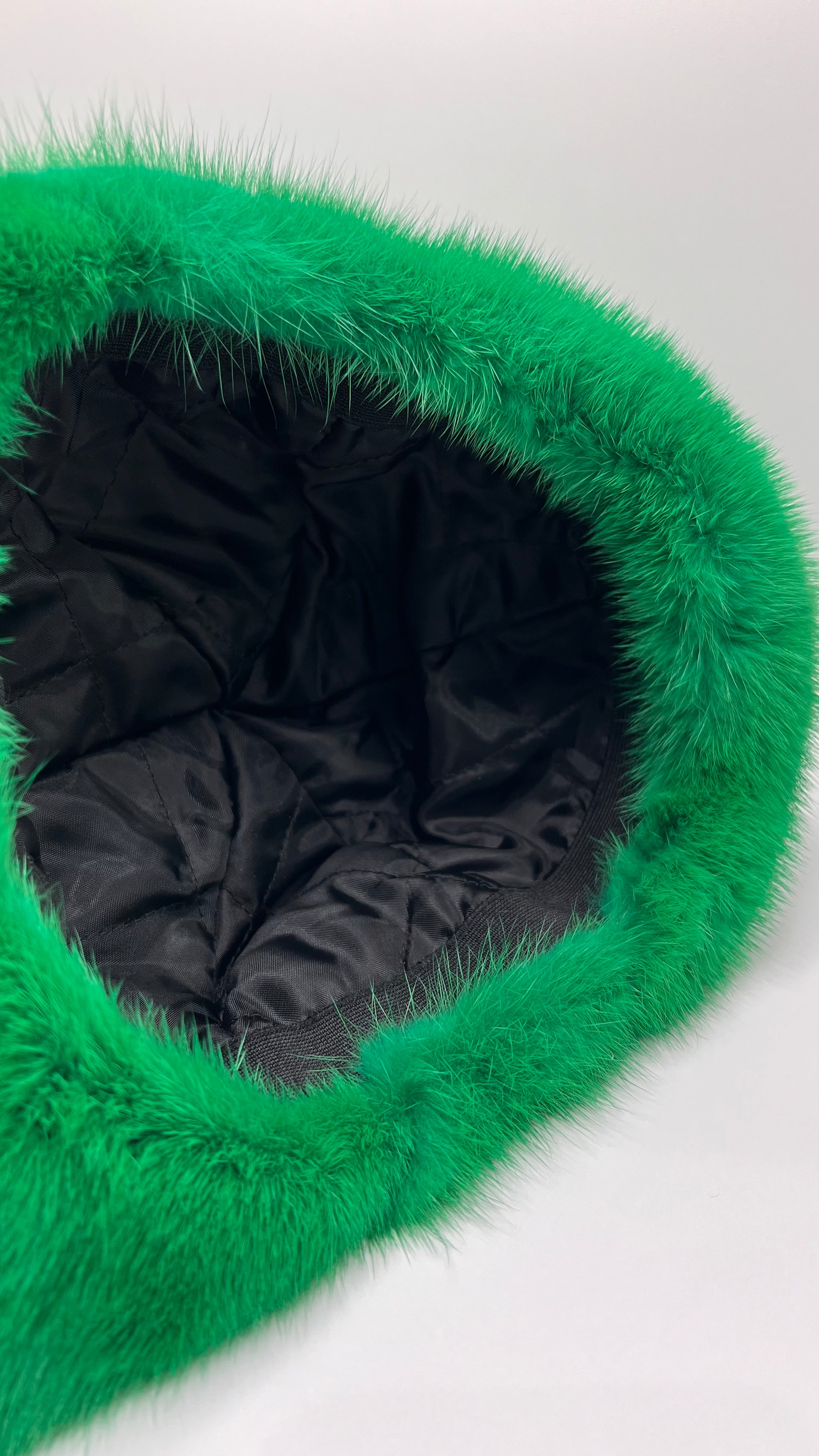 BERRETTO CON VISIERA IN VISONE